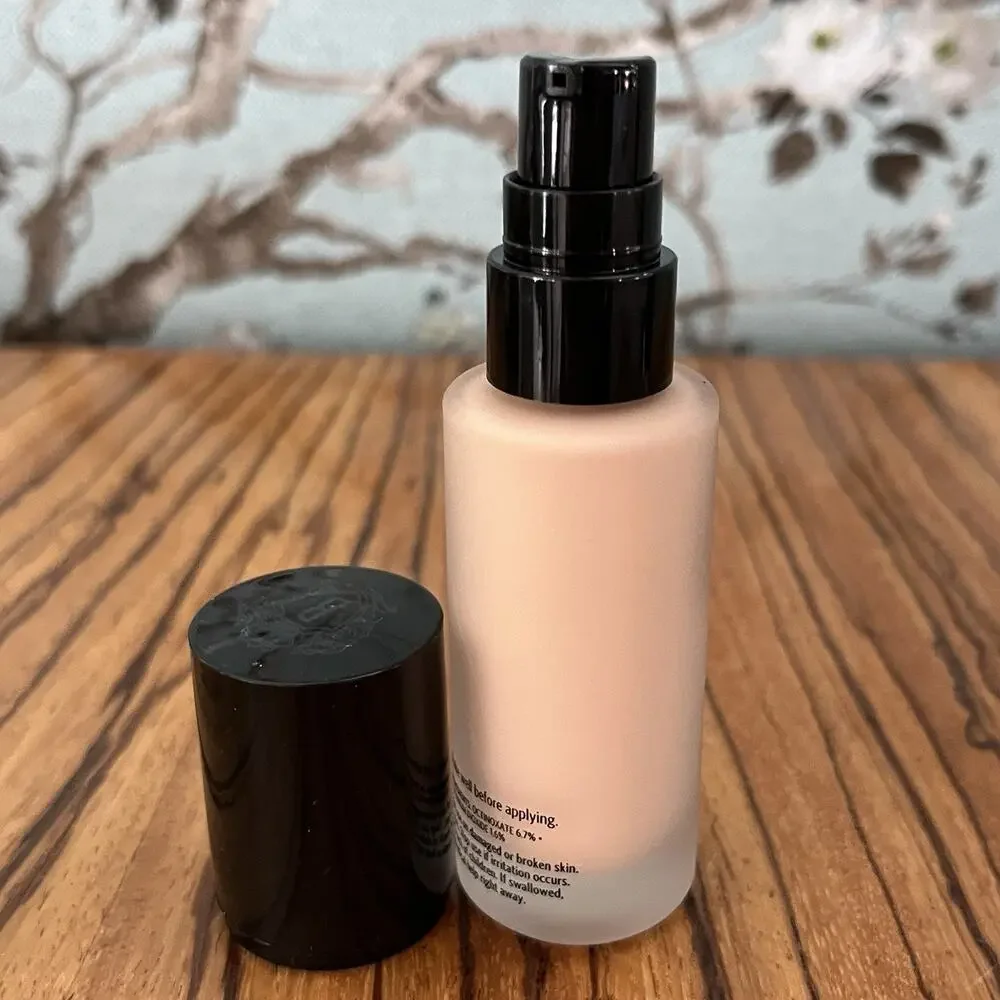 Bobbi Brown Weightless Skin Foundation SPF 15 C-024 Ivory